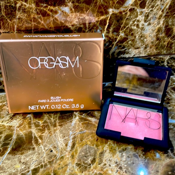 NIB Mac high-light powder (spring bling) .31 oz/9g with samples! - Picture 4 of 8